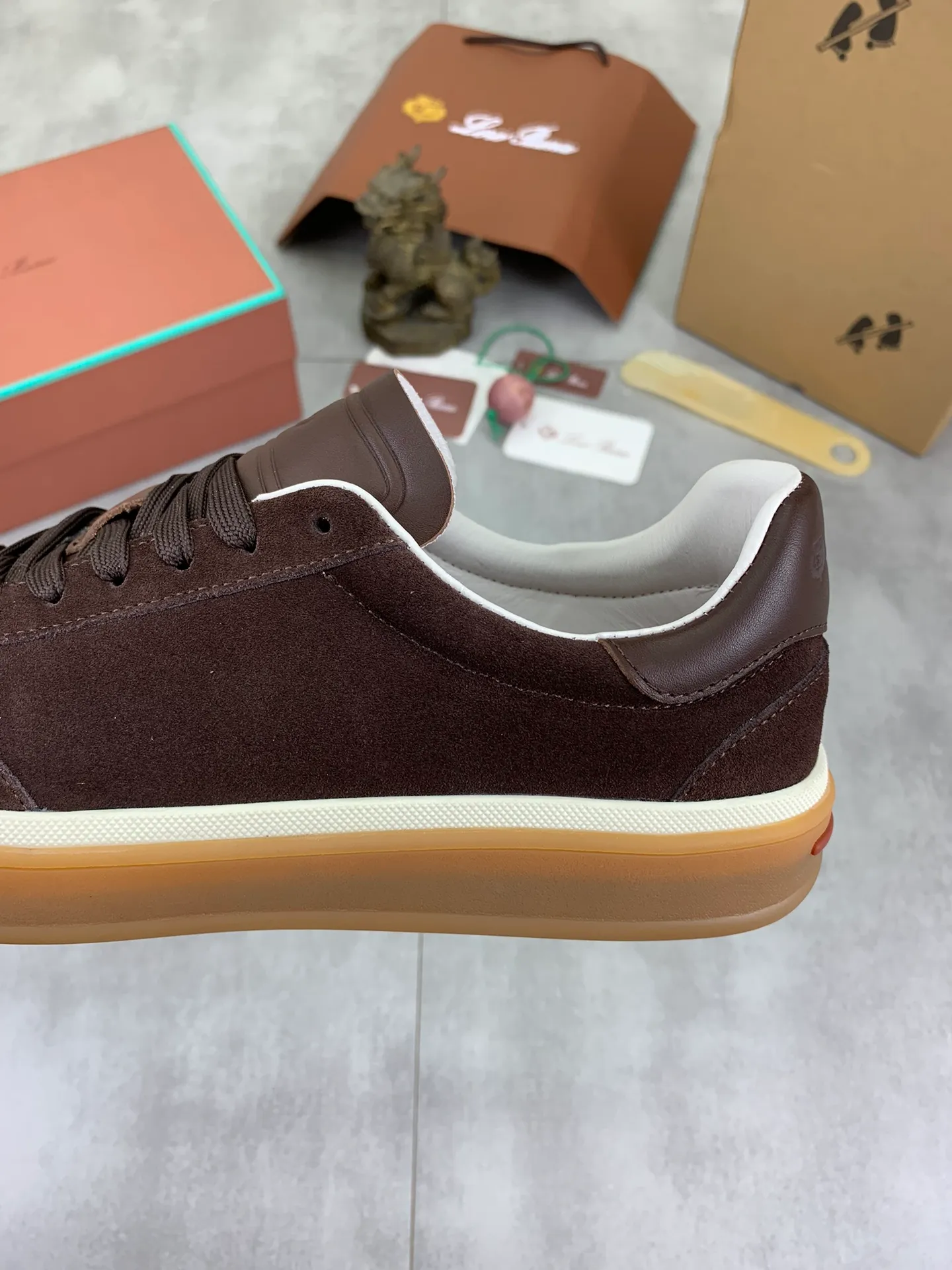 Men's Men's Shoes 💰P540 New 💰High Quality Loro Piana 💯Top Authentic Grade💯Buy the original 1:1 copy💯 Founded the existing Loro Piana company on April 24, 1924. It is now the sixth generation of family business, providing top quality products to customers who are discerning in taste and quality. Imported original fabrics, made of plain calfskin lining. Hand-sewn threads with cowhide feet. Original packaging. Size: 38-45. 7⃣️ colors available.